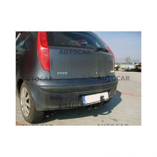 СТАЦИОНАРЕН ТЕГЛИЧ ЗА FIAT PUNTO II С ВИНТОВА СИСТЕМА ЗА ОСВОБОЖДАВАНЕ НА КУКАТА.