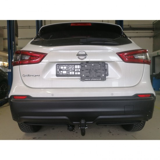 СТАЦИОНАРЕН ТЕГЛИЧ ЗА NISSAN QASHQAI SUV С ВИНТОВА СИСТЕМА ЗА ОСВОБОЖДАВАНЕ НА КУКАТА.